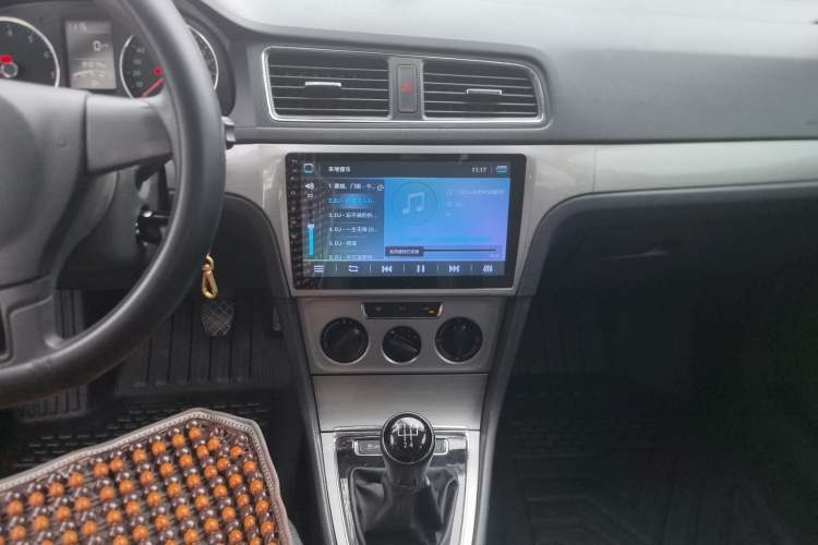 Used Volkswagen Lavida 2013 Restyled Classic 1.6L Manual Comfort Edition Audio And AC Panel