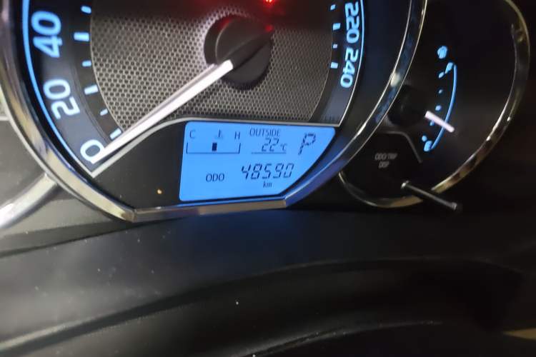 Used Toyota Corolla 2014 1.6L CVT GL Odometer Close Up