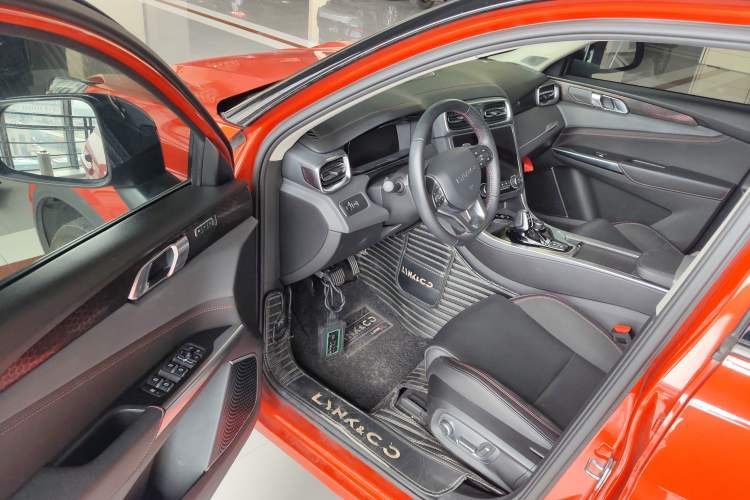 Used Lynk & Co 01 2019 2.0T Four-Wheel Drive Genie Pro Version China V Emission Standard
