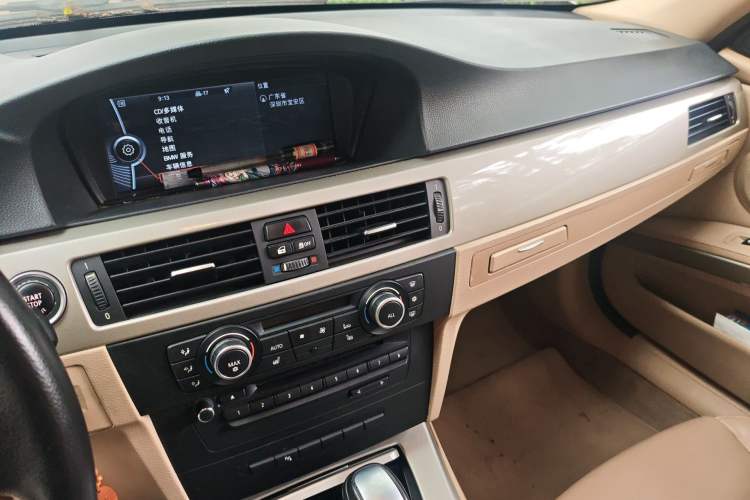 Used BMW 3 Series 2011 320i Luxury Edition Audio And AC Panel