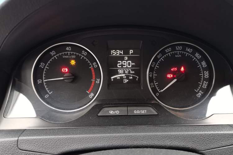 Used Skoda Rapid Spaceback 2014 1.6L Automatic Enjoyment Edition Odometer Close Up