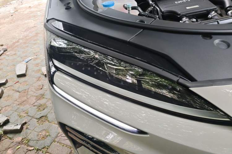 Used BYD Song PLUS New Energy 2025 DM-i 112KM Prestige Model Right Front Headlight