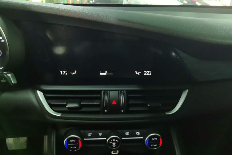 Used Alfa Romeo Giulia 2017 2.0T 280HP Luxury Edition
