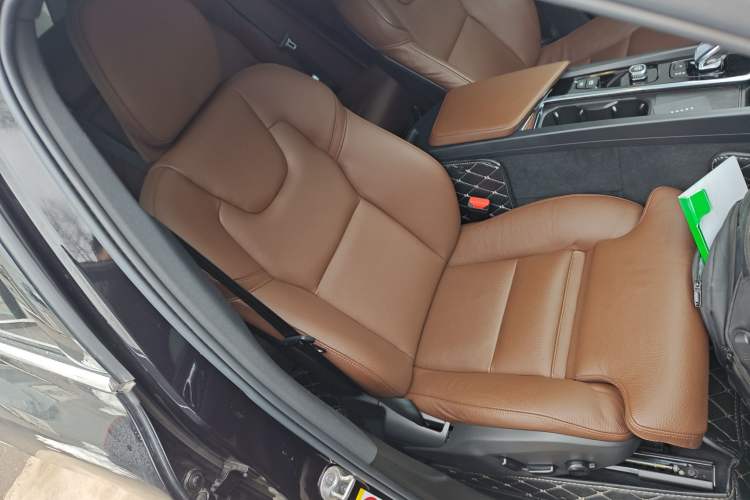 Used Volvo XC60 New Energy 2025 Plug-in Hybrid Long-Range All-Wheel Drive Smart & Luxurious Edition
