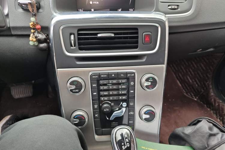 Used Volvo S60 2019 S60L Facelift T5 Intelligent Advanced Edition Audio And AC Panel