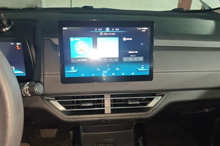 Used BYD Yuan New Energy 2019 EV360 Smart Connect Enjoyment Model Audio And AC Panel