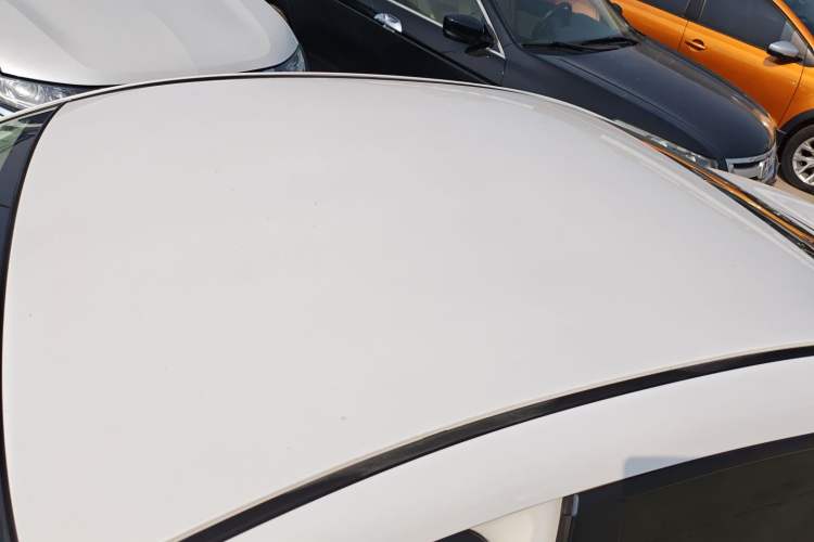 Used Mazda 3 Axela 2014 Sedan 1.5L Manual Comfort Model Roof