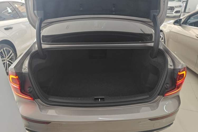 Used Volvo S60 2020 T4 Zhiyi Luxury Edition