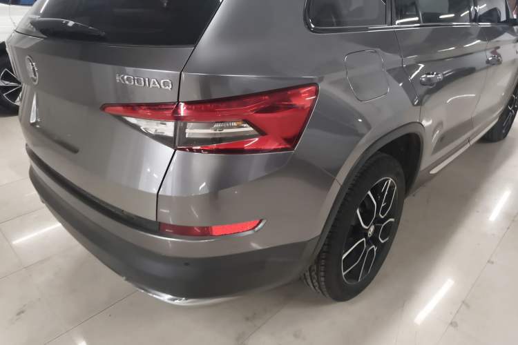 Used Skoda Kodiaq 2017 TSI330 7-Seater Two-Wheel-Drive Luxury Edition Exterior 3