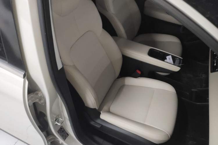Used Wuling Bingo PLUS 2024 330 km Range Five-Seater Version
