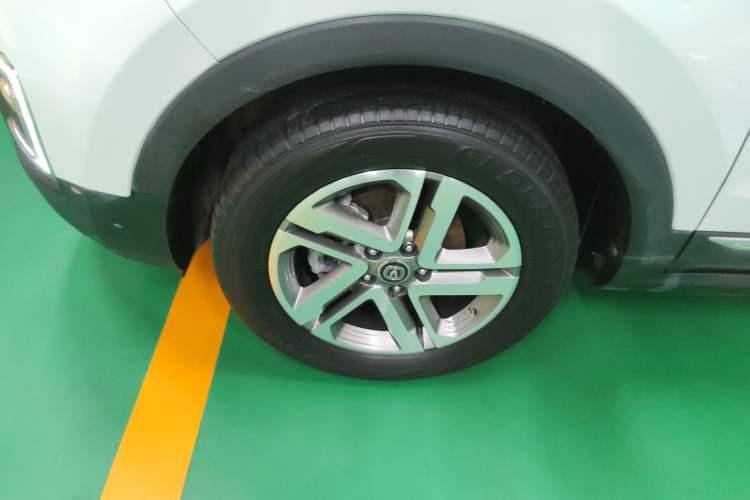 Used CHANGAN CS55 2018 1.5T Automatic Colorful Edition China V Standard Left Front Wheel Hub