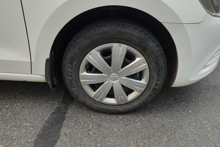 Used Volkswagen Jetta 2015 Value Edition 1.6L Manual Fashionable Style
