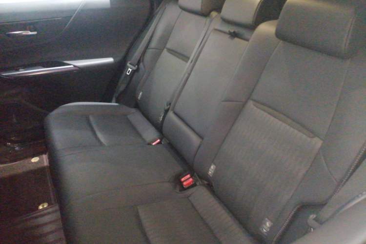 Used Toyota Venza 2022 2.0L CVT Two-Wheel Drive Prestige Edition Left Rear Seat