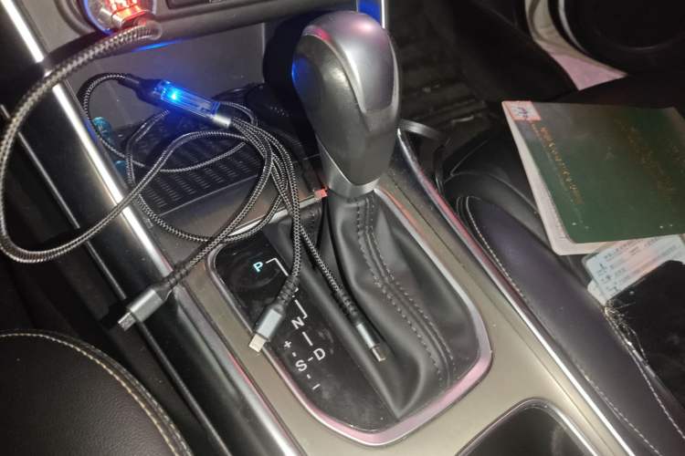 Used BYD Song 2017 Gaishe Upgrade Edition 1.5TID Automatic Elite Model Gear Lever