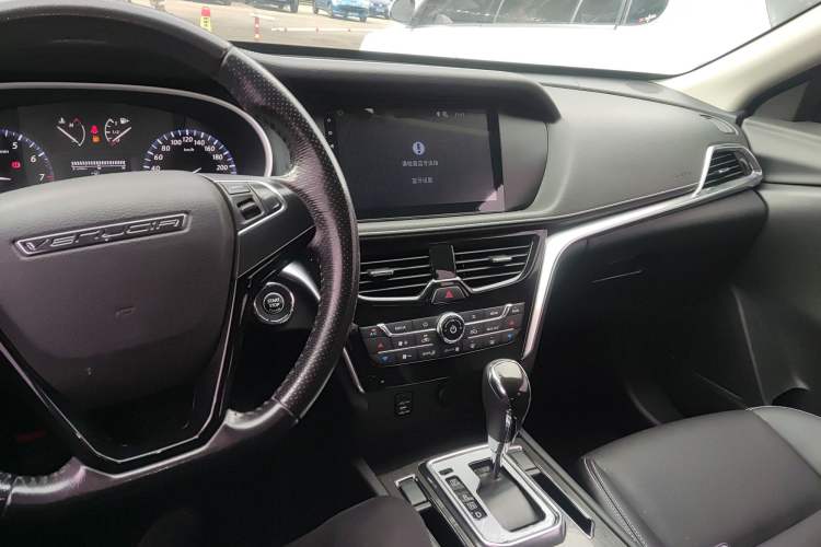 Used Venucia T90 2017 2.0L CVT Smart Edition Center Console
