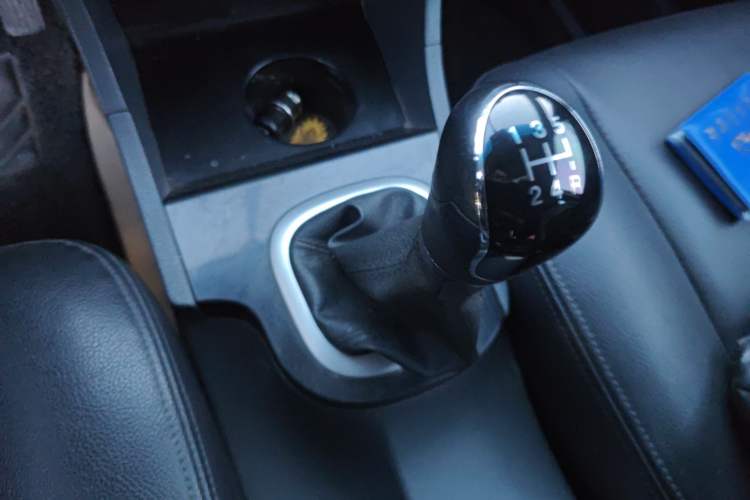 Used JAC Group Refine M2 2013 1.8L Manual Luxury 5-Seater
