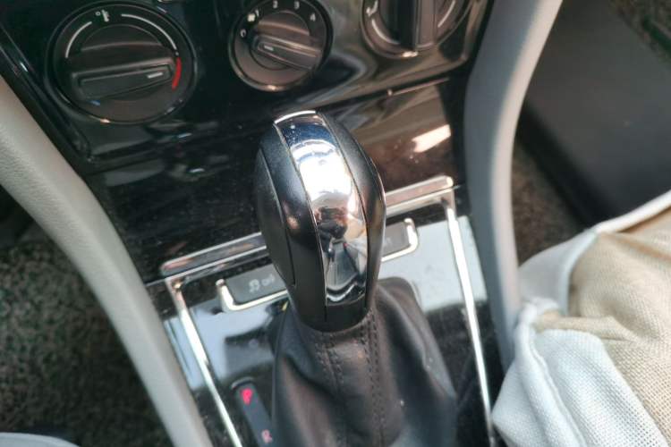 Used Volkswagen Bora 2015 Qihui Edition 1.6L Automatic Fashion Model