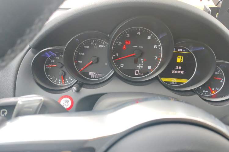 Used Porsche Cayenne 2016 Cayenne 3.0T Odometer Close Up