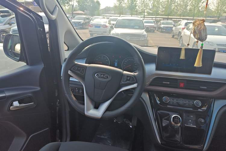Used JAC Refine M3 2022 PLUS 1.8L 7-seater Standard Model