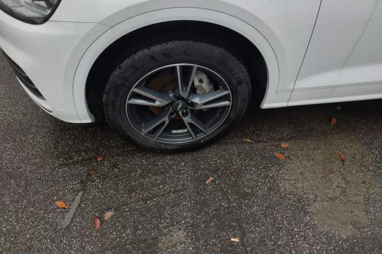 Used Audi Q5L 2020 Updated 40 TFSI Prestige Fashion Edition Left Front Wheel Hub