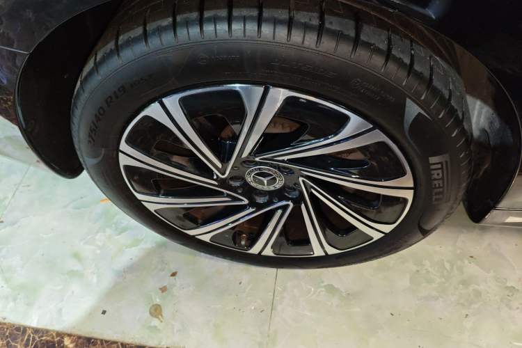 Used Mercedes-Benz E-Class 2025 E 300 L Luxury Model Right Rear Wheel Hub