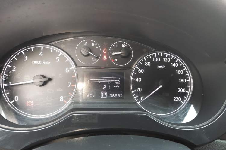 Used Nissan Tiida 2013 1.6L CVT Cool Cafe Edition
