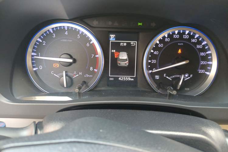 Used Toyota Highlander 2018 2.0T Two-Wheel-Drive Luxury Edition 7 Seats Emission Standard China V Odometer Close Up