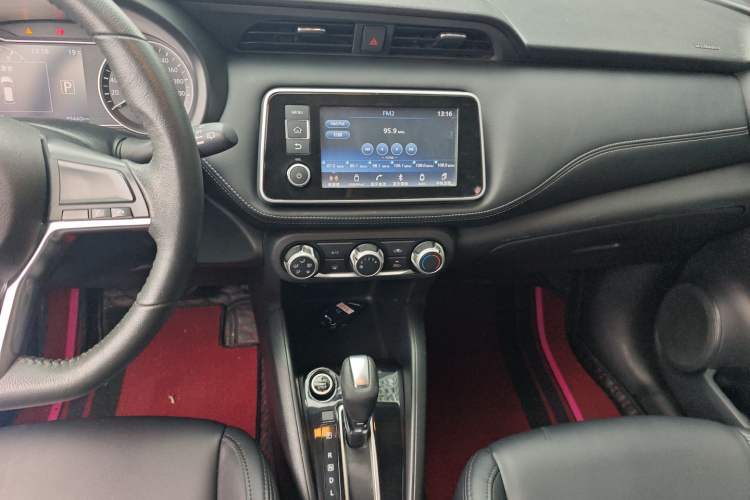 Used Nissan Kicks 2017 1.5L CVT Smart Drive Edition Audio And AC Panel