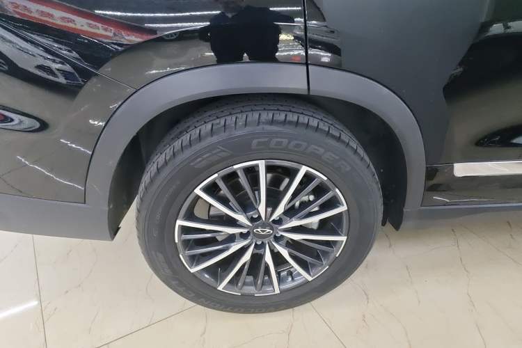 Used Chery Tiggo 8 PRO 2024 Champion Edition 290T Two-Wheel Drive Peak Version 5 Seats Right Rear Wheel Hub