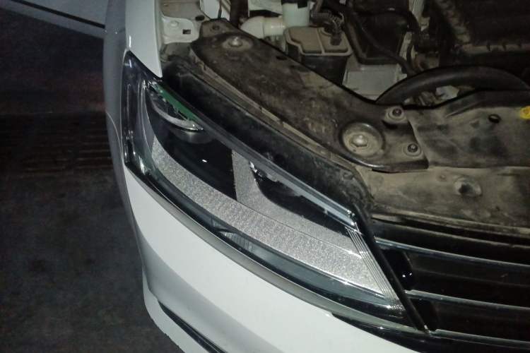 Used Volkswagen Sagitar 2017 1.6L Manual Comfort Model Right Front Headlight