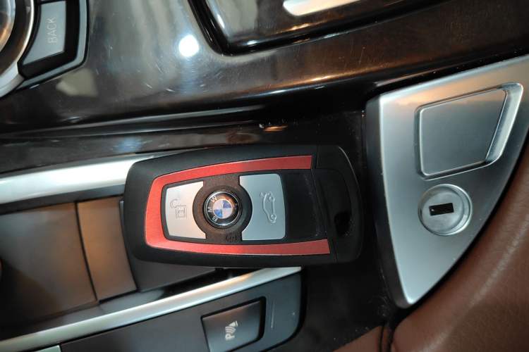 Used BMW 5 Series 2014 525Li Leading Model