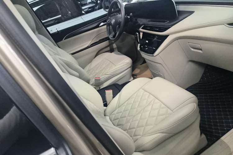 Used Buick GL8 2023 ES Lu Zun Comfort Model Right Front Seat