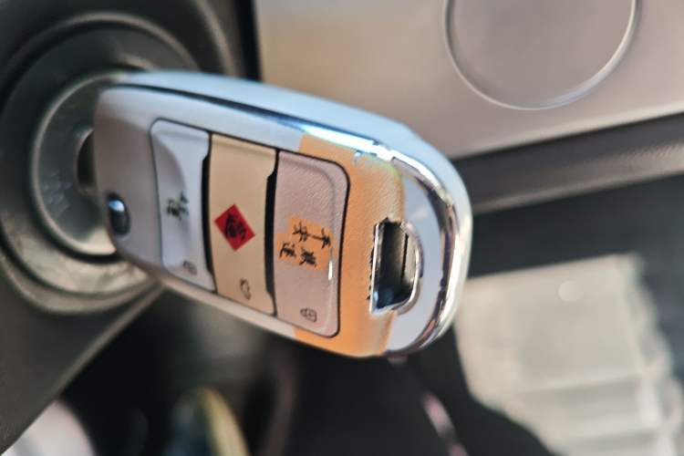 Used CHANGAN NEVO Lumin 2026 Model Treasure Edition 205km Beloved Beige Guoxuan Vehicle Key