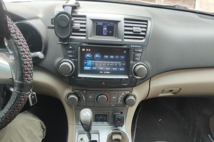 Used Toyota Highlander 2009 2.7L Two-Wheel Drive 5-Seater Sport Edition Audio And AC Panel