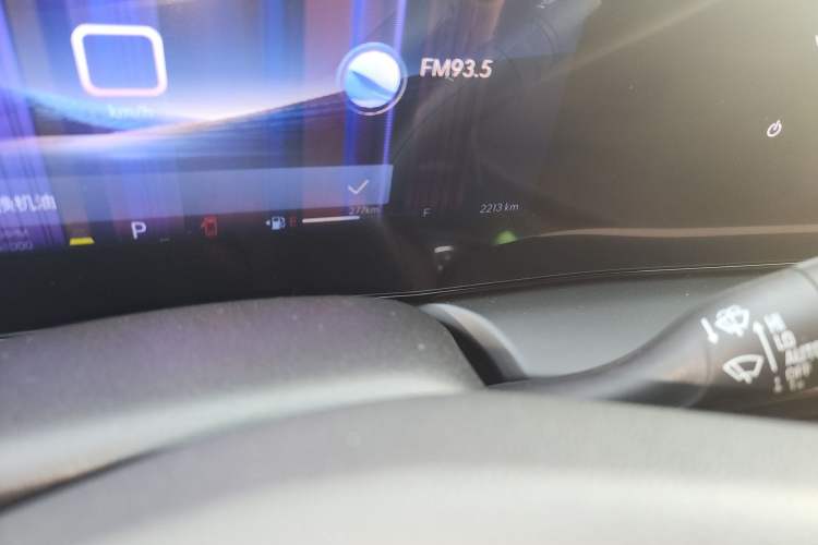 Used Buick Encore PLUS 2023 Smart Fun Edition Odometer Close Up