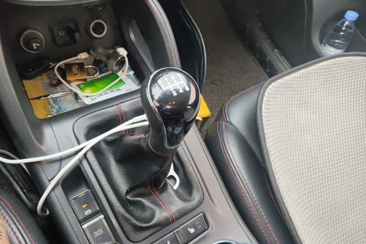 Used CHANGAN CS75 2014 2.0L Manual Leading Version China IV Standard
