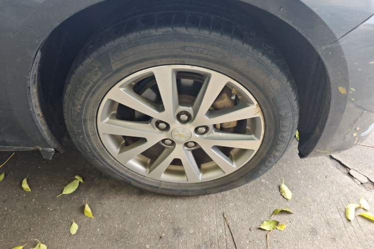 Used Chevrolet Malibu 2017 1.5T Automatic Luxury Edition Right Front Wheel Hub