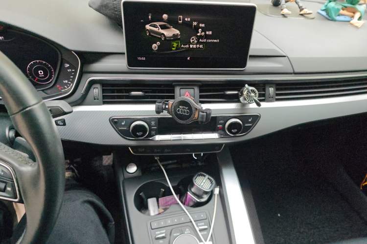 Used Audi A4L 2018 30th Anniversary Edition 40 TFSI Fashion Model Audio And AC Panel