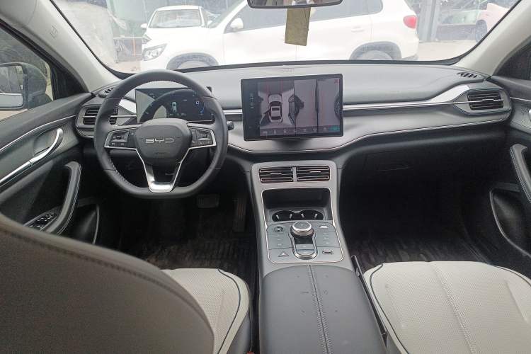 Used BYD Destroyer 05 2024 HONOR Edition DM-i 55KM Luxury Model Center Console