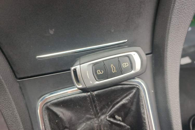 Used Geely Auto Emgrand 2017 Sedan Million Edition 1.5L Manual Upward Connect Version Vehicle Key