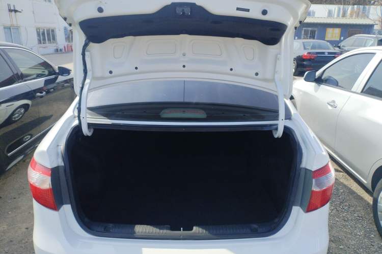 Used Kia K2 2012 Sedan 1.4L MT GLS Commemorative Edition
