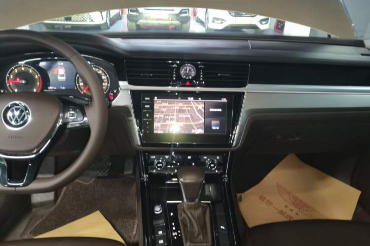 Used Volkswagen Phideon 2021 380TSI Luxury Edition Audio And AC Panel