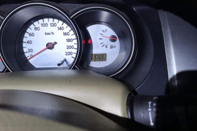 Used Nissan Livina 2010 Jingyue Edition 1.6L Manual All-Around Model