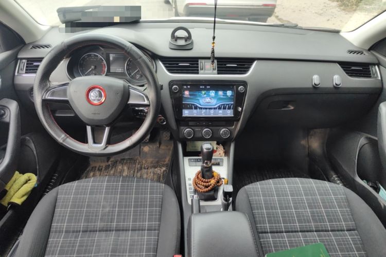 Used Skoda Octavia 2018 TSI230 DSG Comfort Edition Center Console