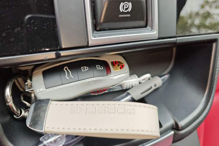 Used Porsche Macan 2026 Macan 2.0T Dream Edition Vehicle Key