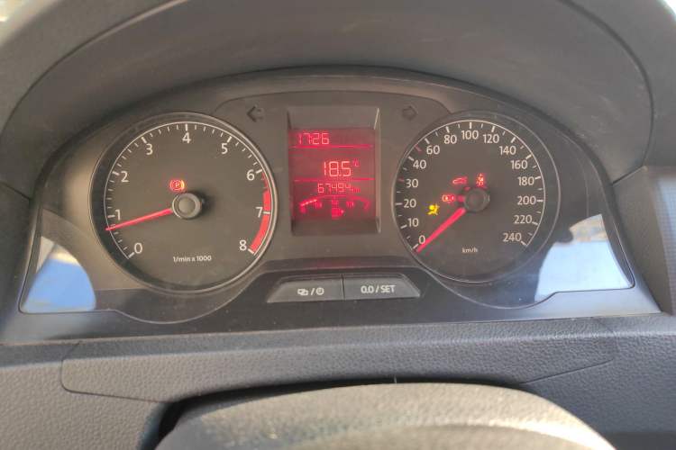 Used Volkswagen Santana 2015 1.6L Manual Fashion Edition Odometer Close Up