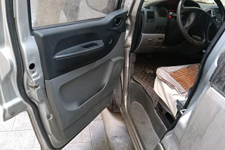 Used FORTHING Lingzhi 2014 V3 1.5L 7-Seater Comfort Model Driver Seat