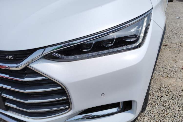 Used BYD Tang 2018 2.0T Automatic SmartConnect Luxury Edition 5 Seats China V Standard