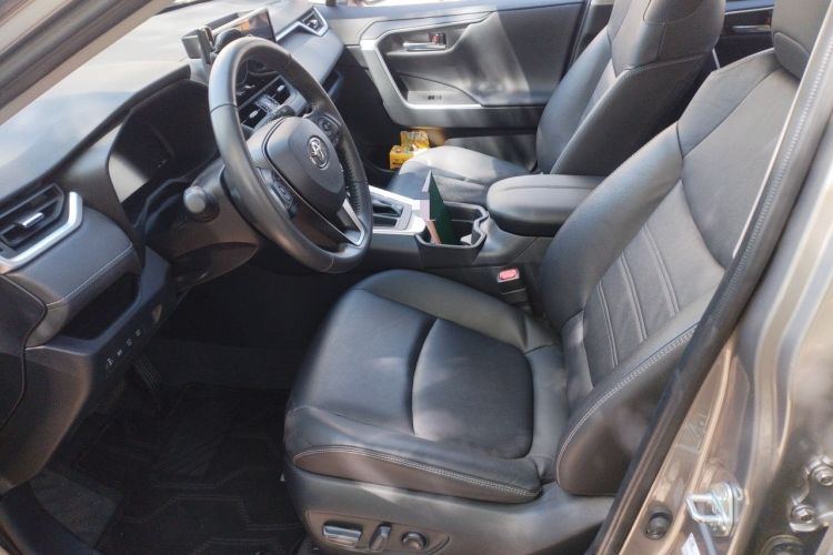 Used Toyota RAV4 2023 2.0L CVT Two-Wheel Drive Fashion Plus Edition
