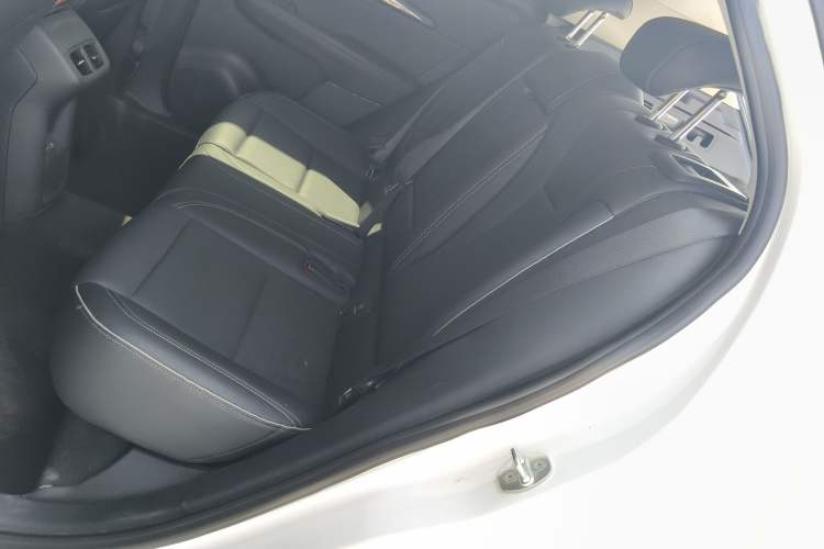 Used Buick Envision 2023 Encore S 652T Two-Wheel-Drive Luxury Model
